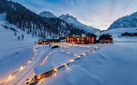 Hotel Village Walk